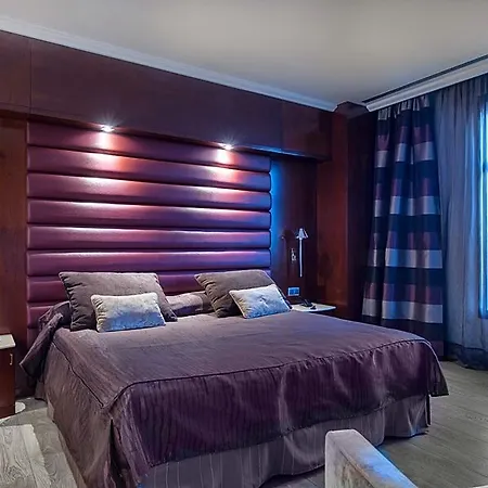 Hotel Catalonia Plaza 4*