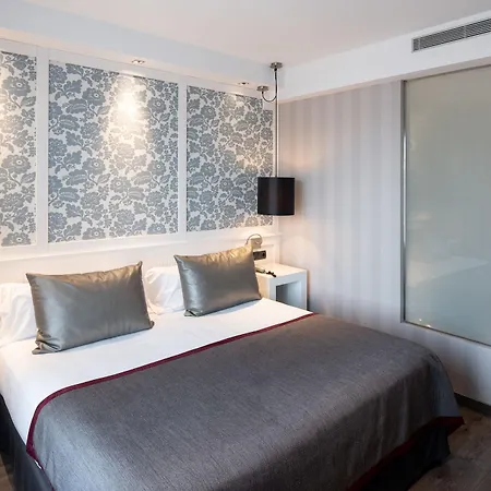Ξενοδοχείο Catalonia Plaza 4*