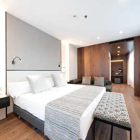 Catalonia Plaza Ξενοδοχείο 4*