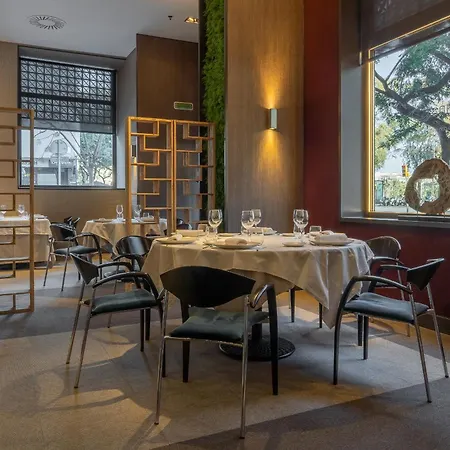 Ξενοδοχείο Catalonia Plaza 4*